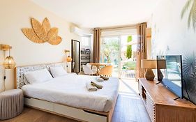 Cocoon In Cassis